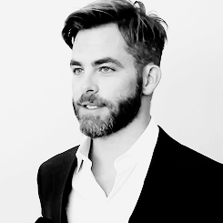 hairygingerman:  bearded Chris Pine