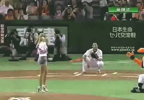 kingoftheniall:  Mariah Carey and 50 Cent are officially tied for worst first pitch in history 