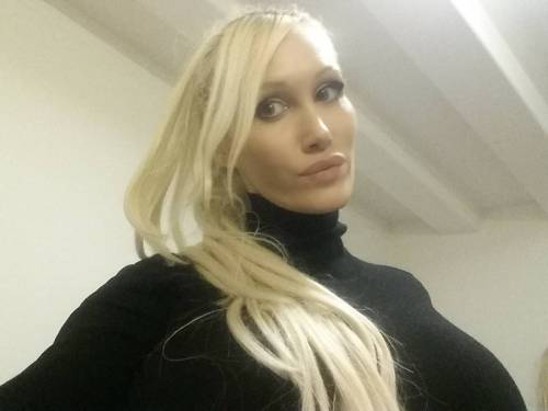 Dwell and good things will come to you. Bye bye amsterdam … until next time!!! …heading to Barcelona … i can’t wait to see all of you there … ❤❤❤ #kgda #realbarbie #spanishbarbie #freedom #unestoppable #positive