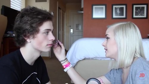 mykindagurlz:  I wonder if this boy realizes how damned lucky he is?