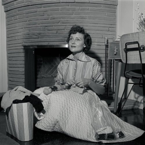 twixnmix:    Betty White   photographed at home, 1957.      @empoweredinnocence 