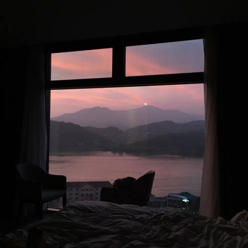 moonlightangel: pink skies are my favorite skies