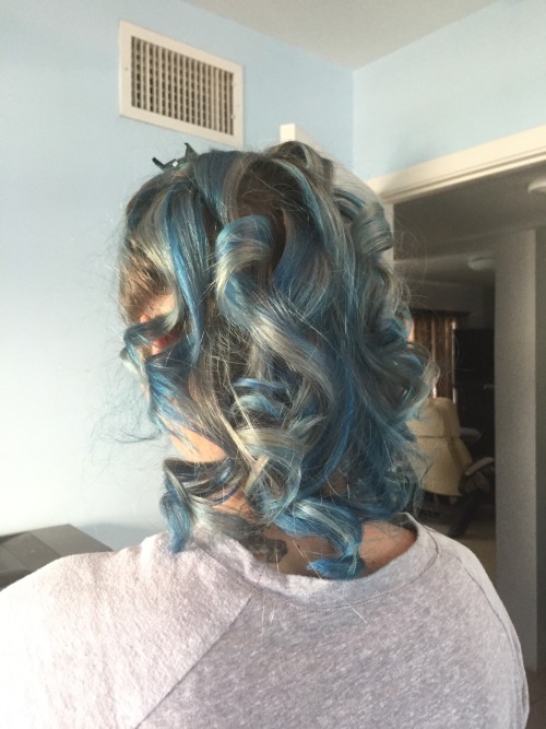 tinykat21:  I have blue hair  @tinykat21 