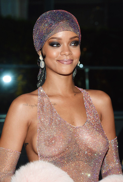 rihannalb:  Rihanna at 2014 CFDA Gala in New York. 