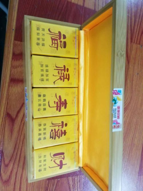 yafeilin: 本店各种香烟都有，价格至少比市场便宜一半，最重要的是质量有保障，所有香烟都是原厂真丝，只是未走正规渠道，还在超市买高价烟的老板注意了，别再花冤枉钱了，KTV、饭店、酒店、网吧、洗浴