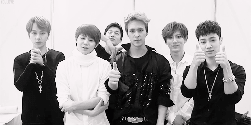 ydjlove: DooJoon at the back…          