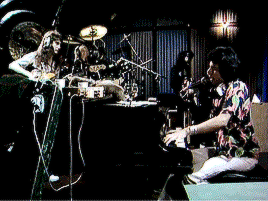 Queen - Somebody To Love (1976)
