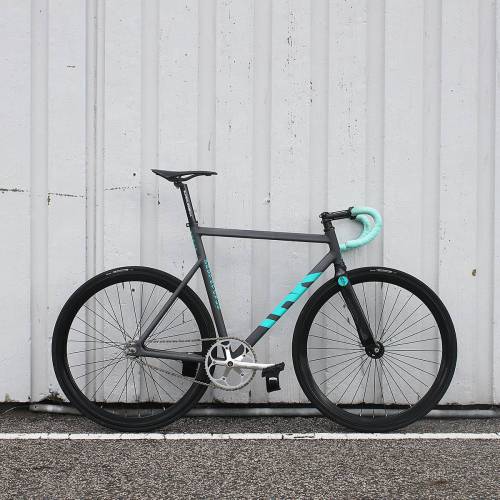 rasmusvedel:Thue’s custom Polish track bike. Looks fucking awesome, innit?!