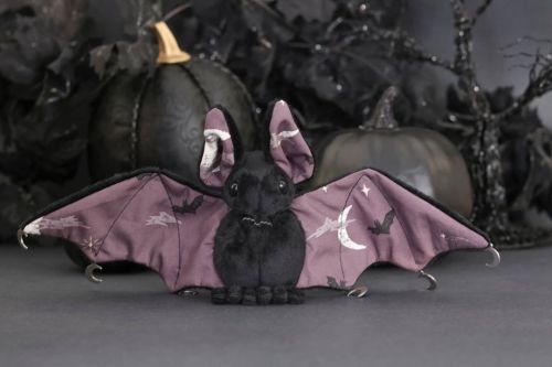 Day 18 of the Sew Scary Bat-o-Ween ⁠ ⁠Available at 5pm EDT ⁠ ⁠ You might miss this bat flying by, th
