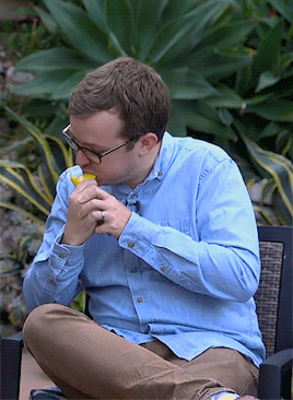 mcpolyroy:Griffin eats a bananaFrom Polygon’s Microsoft E3 2017 Impressions[gifset description: a se