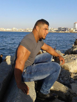 kally78:  Bodybuilder from Gaza, Palestine. Nice cocky look 