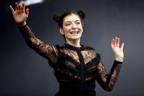 lorde-daily:  Lorde performs during the 2017 Outside Lands Music and Arts Festival on August 13, 201