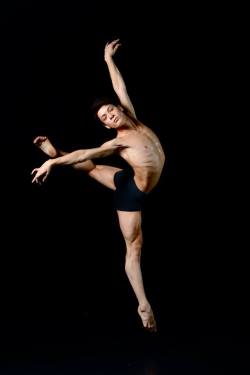 sexymaledancer:  Dancer:  Giuseppe Meggiboschi.Photo by Robert Pater