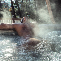 daddysbuttsniffer:  A perfect way to start the day: hot tub, back rub, rimjob, blowjob, then breakfast!