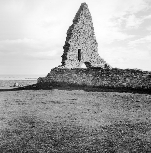 archaeoart:Ruins of  Långöre Chapel, Öland, Sweden, circa 1941.
