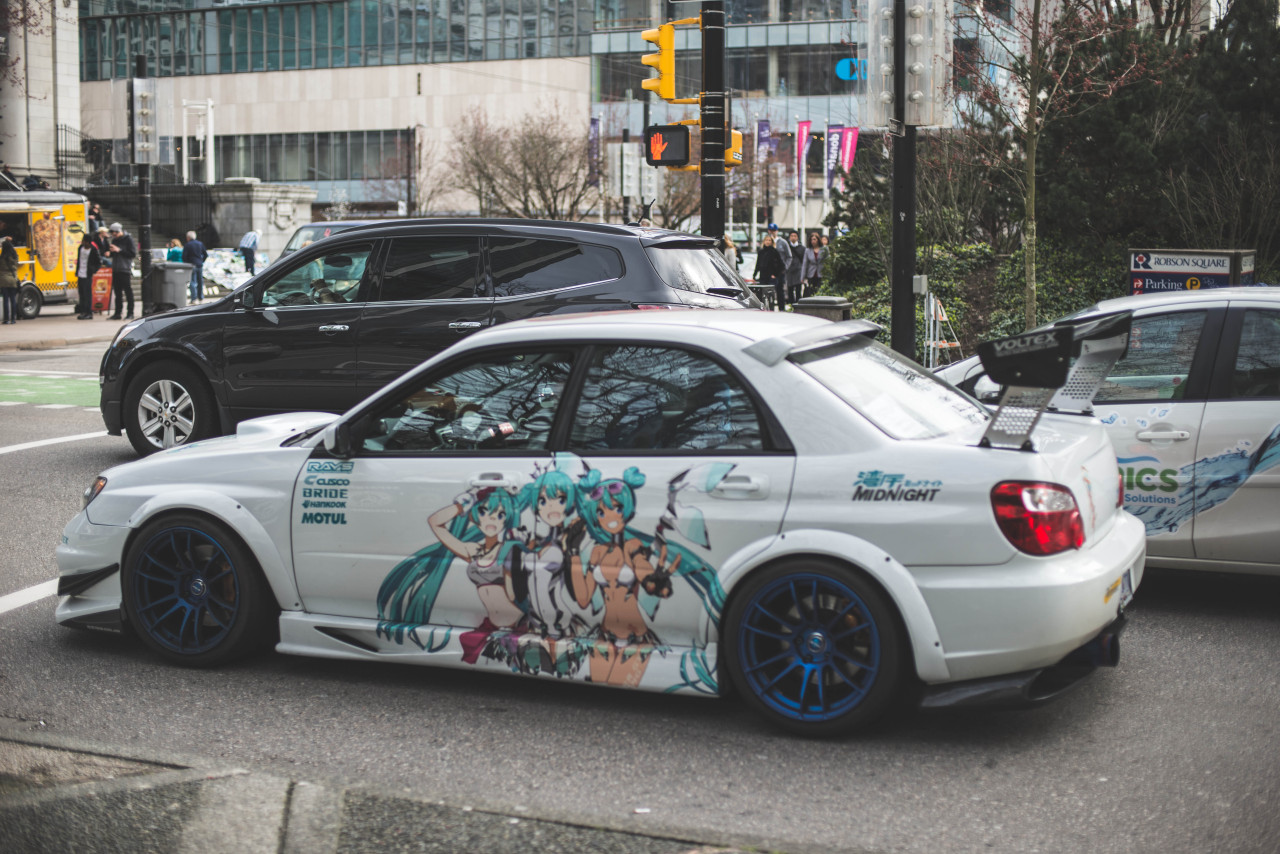 strawhatrichey:  thatkoukikid:  the-tsukinousagi:  special-stage:  street sightings