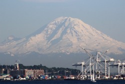 burningmine:  Rainier was really impressive yesterday.. (taken from Myrtle Edwards Park 5/22/17) 