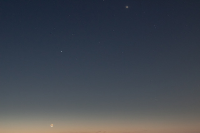 Moon and Venus (Aug. 18, 2020)