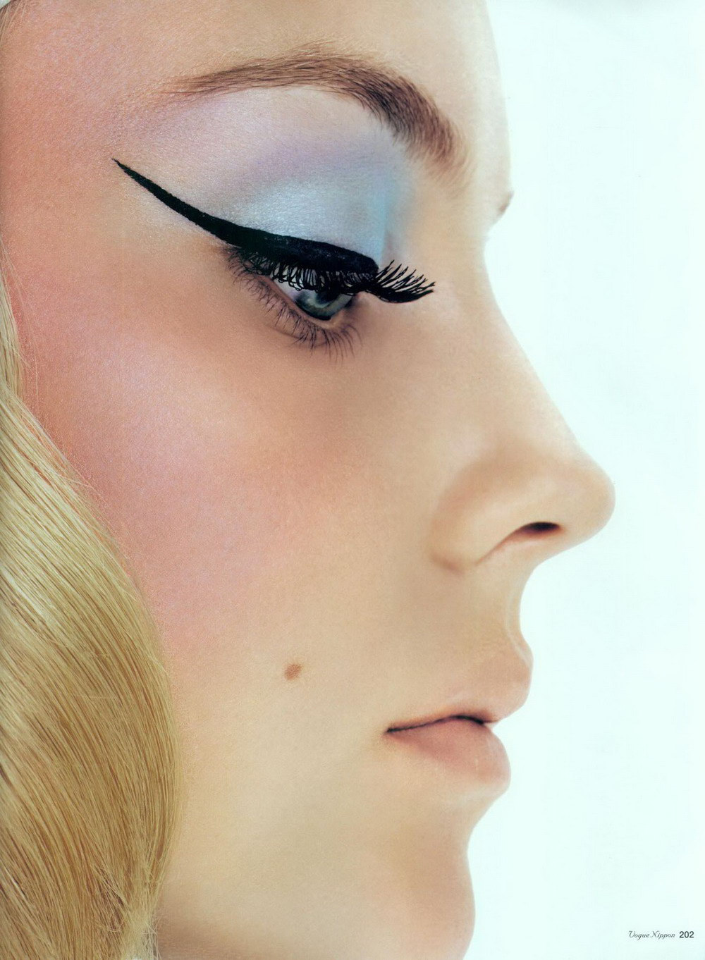 glitter-in-wonderland:  farbiedoll:  Heather Marks photographed by Kenneth Willardt
