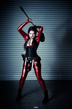 comicbookcosplay:  Eleae Mischievous-Noir [twitter.com/EleaeMN] as Harley Quinn (own design) Photographer: N8E Photography [facebook.com/N8e.cosplay.photography] 