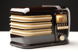 danismm:    inspiracion deco   Art Deco bakelite Radio ca.1930   