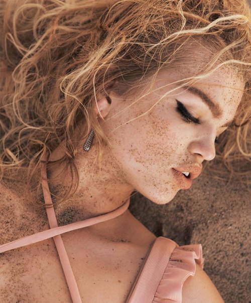 fkaho:  S Moda April 2016Model: Daphne GroeneveldPhotographer: Jan Welters
