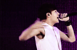  sleeveless sunggyu (▰˘◡˘▰) 