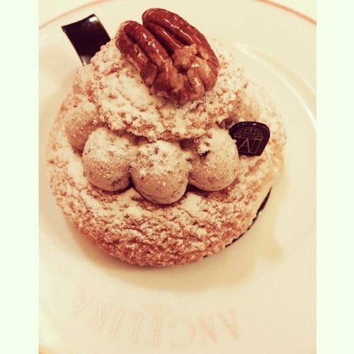 Paris-New York - Almonds cream puff pastry, crunchy almond and...
