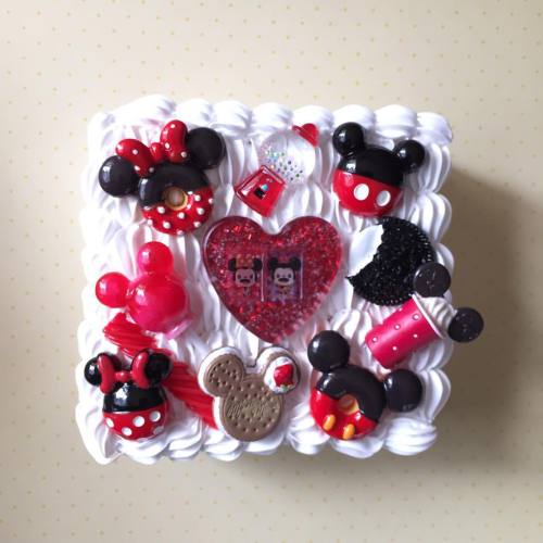 Did you know that it is Mickey Mouse’s birthday today! Happy Birthday Mickey! #decoden #mickey