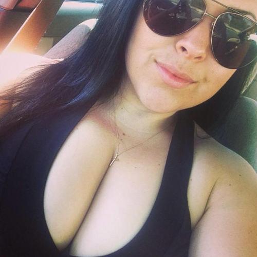 latinashunter:  LatinasHunterGorgeous Latina Chichona Dayum!!!!