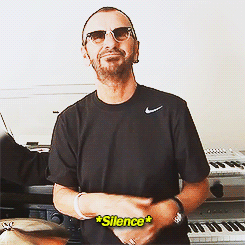thebeatlesordie:  wrong record, bruce! (x) 