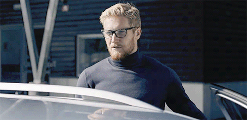 tampatriplets:   Gabriel Landeskog in a commercial for SKODA (x)  