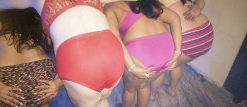 exhibitionistdesidaring:Valentine’s wife swapping party…. The true valentine’s 😋😋