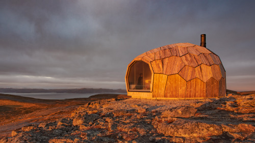 Good wood - I can almost feel the blissful calm under the northern lights. Spinn Arkitekter designed