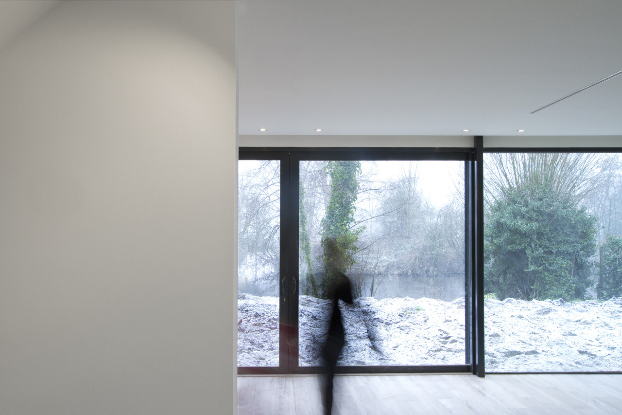 novr:  Villa in Amsterdam by Jos Roodbol Architects by Matthijs Borghgraef