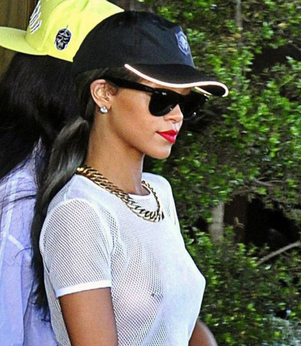 wardrobemalfunction:  Rihanna - Sideboob - Underboob - Seethru 