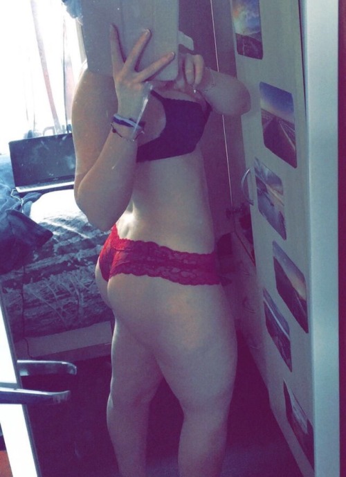 explicitcupcakes:  Would you fuck me? 👸🏻🍑fuck yeah@secretspanishslut