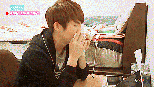 iseuli:  loll, economic idol Ricky~ stuffing back the tissue after he’s done with