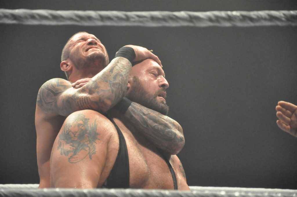 rwfan11:  Orton Vs BigShow (not my pics)