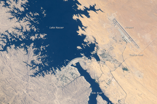 earth-as-art:Aswan High DamAstronauts aboard the International Space Station used a high magnificati