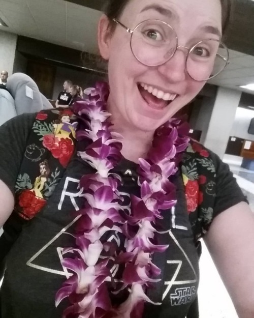 I Got Lei&rsquo;d in Hawaii! #lei #aloha #hawaii #PamAndSamDoUSA (at Honolulu, Hawaii) w