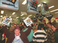 historicaltimes:  Twenty years ago today, people rushed to stores to get the newly-released Windows 95 - August 24, 1995 via reddit