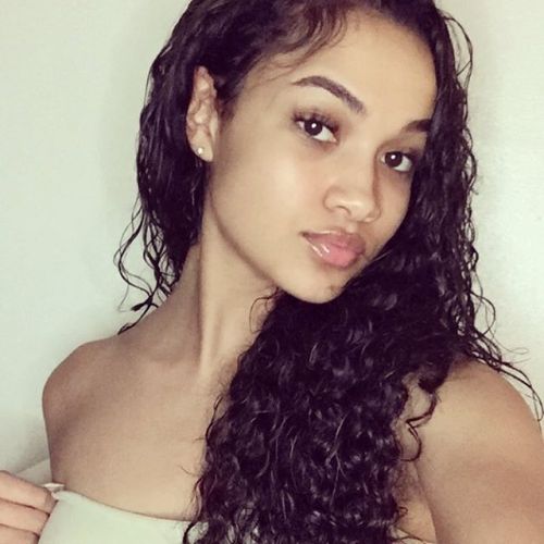 la-venere-nera:  IG: iamcydneychristine Height: 5'10" 