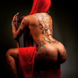 blackgirlsinked:  Beautiful pic n dope ink….Unknown