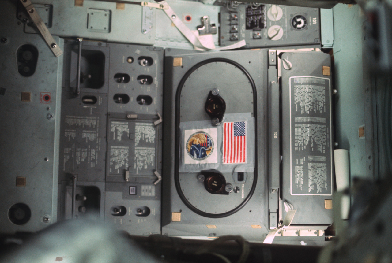 gunsandposes-history:  Inside the Apollo 17 command module on the voyage back to