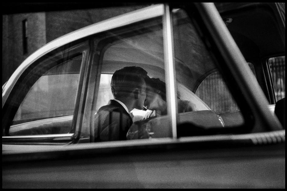 blackpicture :  Elliott Erwitt New York City. USA (1955) 