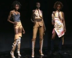 fuckrashida:Oluchi Onweagba, Alek Wek, and Kiara Kabukuru @ Christian Dior Spring/Summer 2000