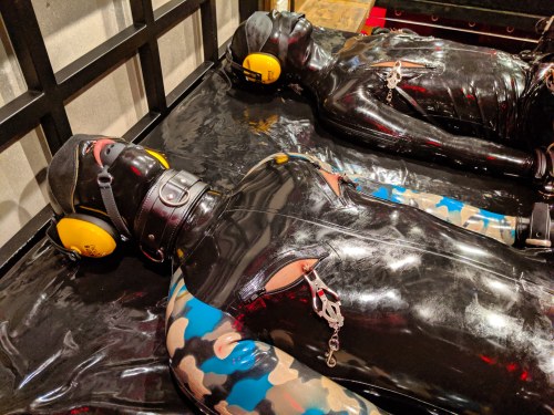 Porn photo rubberforfun:Redroom Therapy 💆