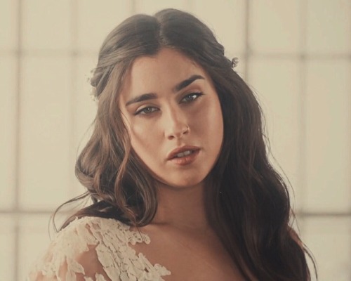 hellaregui: Lauren in the ‘Don’t say you love me’ music video
