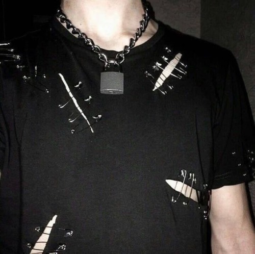 brrvitunsaatana: more glow from the rope that holds his throat.